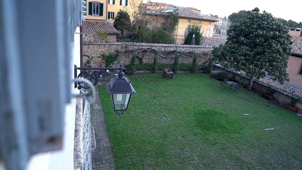 The external garden view from a window - from Palazzo Sergardi Biringucci video Palazzo Sergardi Biringucci video - detail 3